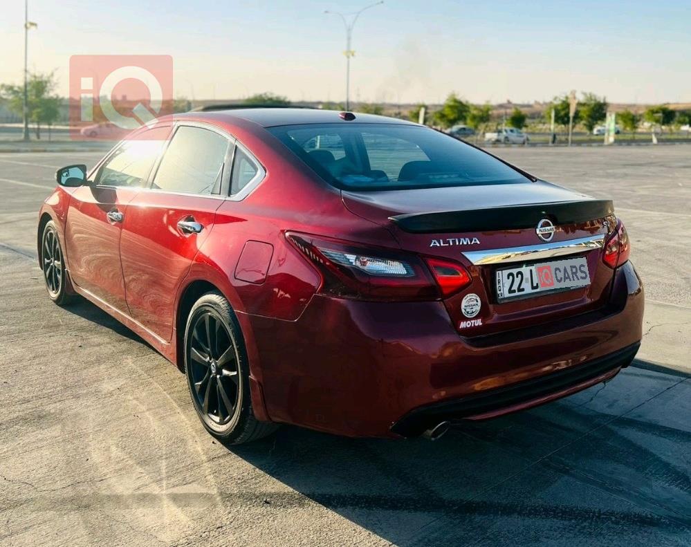 نيسان ألتيما